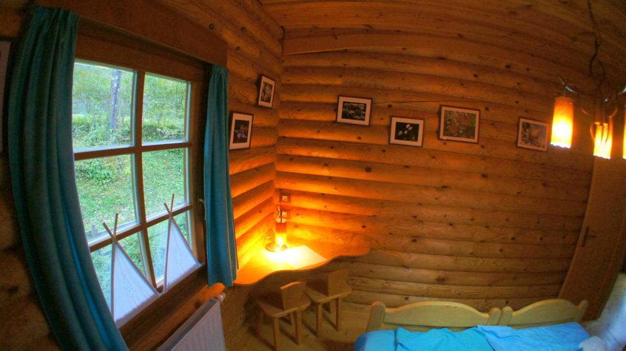 Kamp Koren Kobarid Bagian luar foto