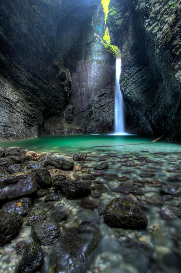 Kamp Koren Kobarid Bagian luar foto